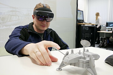 Student mit VR Brille